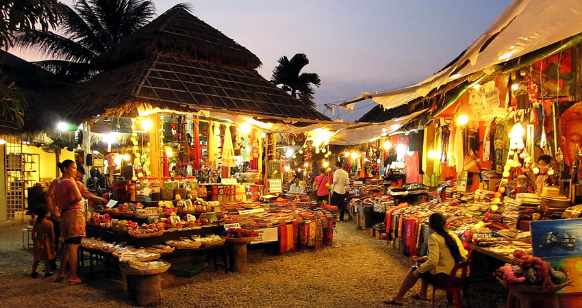 Angkor-Night-Market---Island-Bar.jpg