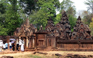 Full Day Banteay Srei and Beng Mealea